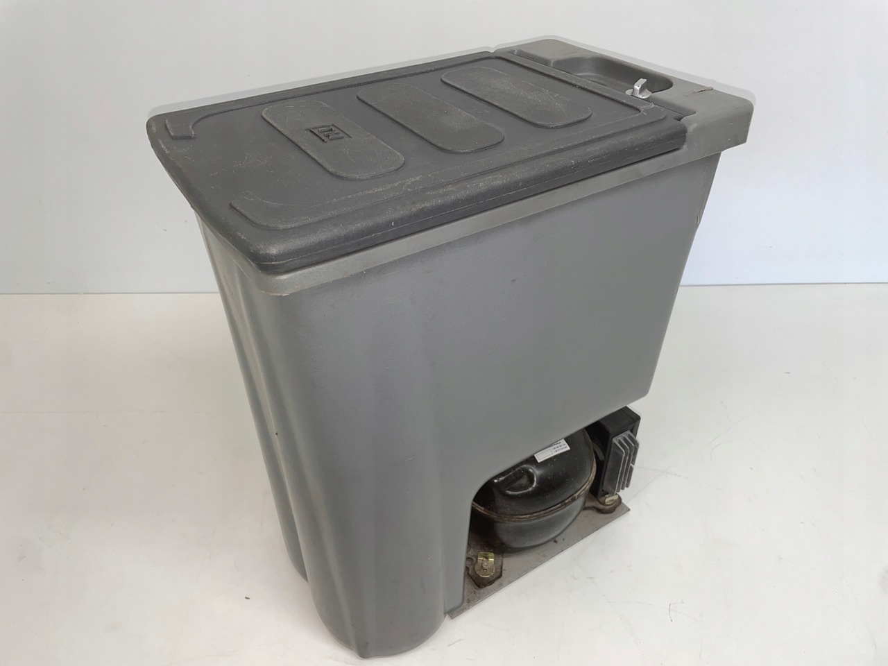 LODÓWKA CHŁODZIARKA MERCEDES ACTROS 80032324 - Førerhus og interiør for Lastbil: billede 1 LODÓWKA CHŁODZIARKA MERCEDES ACTROS 80032324 - Førerhus og interiør for Lastbil: billede 1