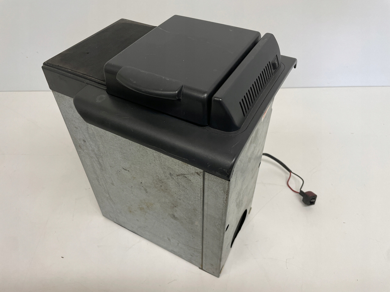 LODÓWKA CHŁODZIARKA RENAULT MAGNUM DXI 24V 6L 60W 5010309920 - Førerhus og interiør for Lastbil: billede 1 LODÓWKA CHŁODZIARKA RENAULT MAGNUM DXI 24V 6L 60W 5010309920 - Førerhus og interiør for Lastbil: billede 1