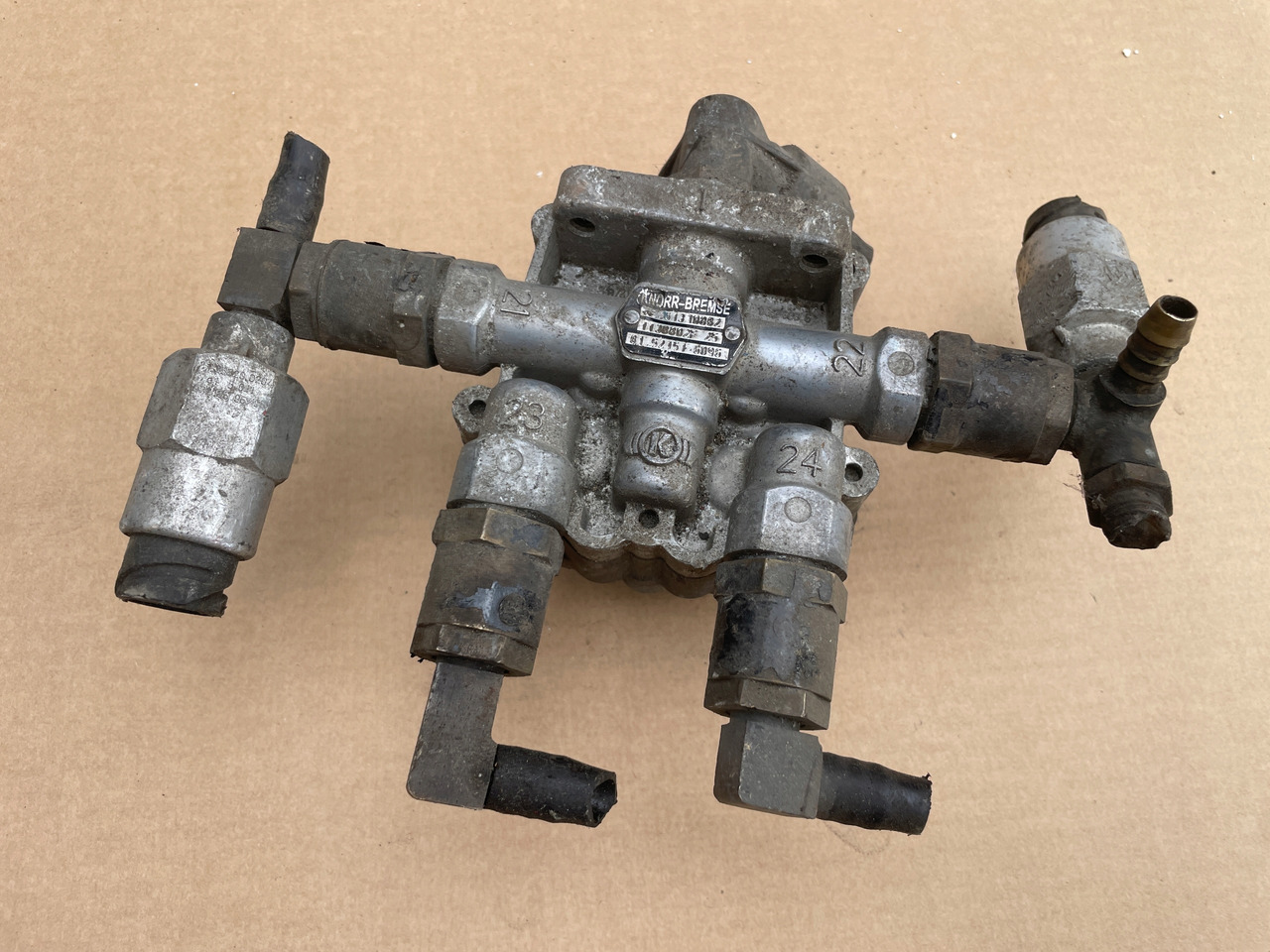 ZAWÓR CZTERODROŻNY MAN TGX TGS TGA 81521516096 - Bremseventil for Lastbil: billede 2 ZAWÓR CZTERODROŻNY MAN TGX TGS TGA 81521516096 - Bremseventil for Lastbil: billede 2