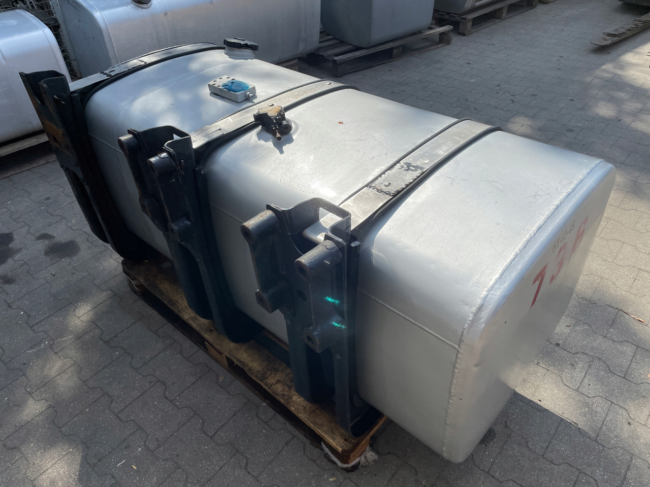 Brændstoftank for Lastbil ZBIORNIK PALIWA MAN F 2000, F90 TGA TGX TGS 600 , 700 L: billede 7 Brændstoftank for Lastbil ZBIORNIK PALIWA MAN F 2000, F90 TGA TGX TGS 600 , 700 L: billede 7