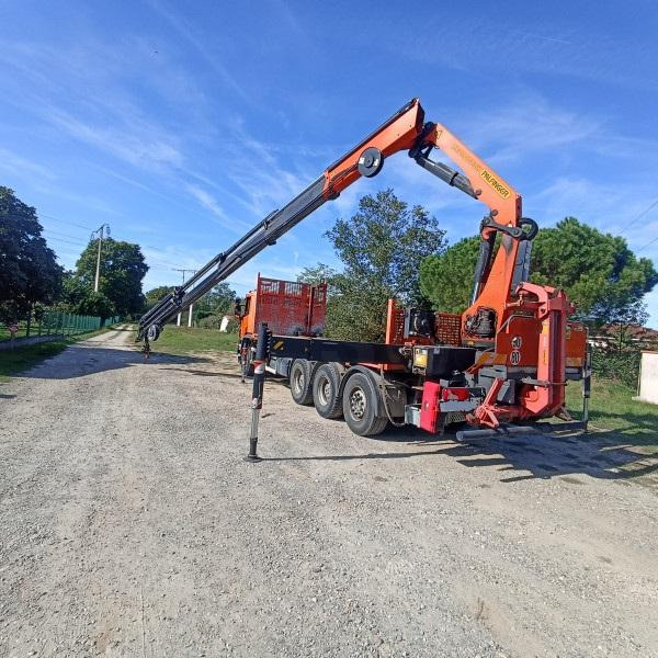 Scania P 410 - Lastbil med lad, Lastbil med kran: billede 3 Scania P 410 - Lastbil med lad, Lastbil med kran: billede 3