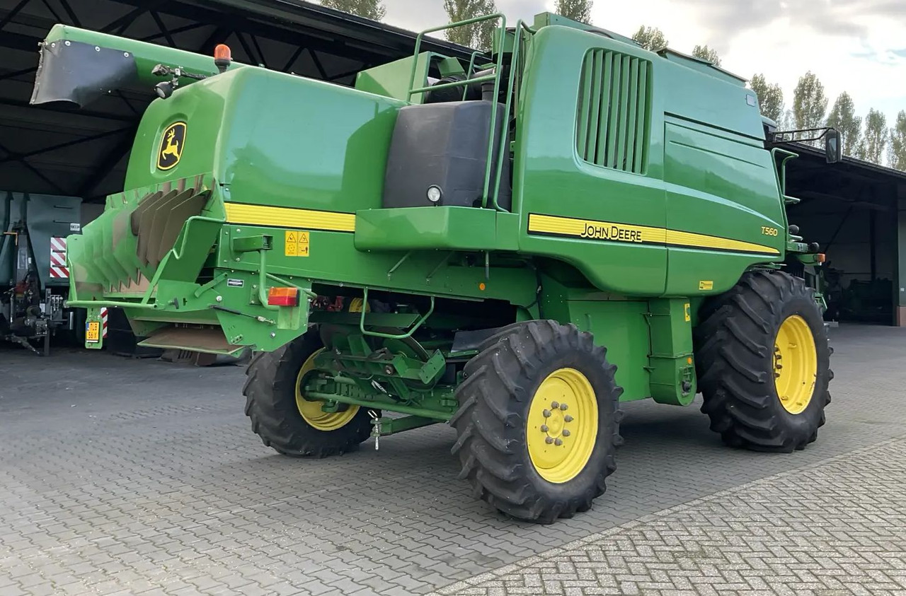 John Deere T560 - Mejetærsker: billede 2 John Deere T560 - Mejetærsker: billede 2