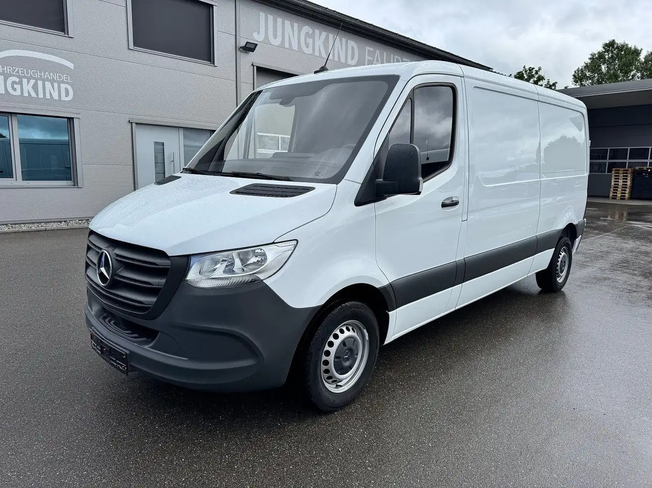 Mercedes-Benz Sprinter 215 CDI Flach Lang Klima FWD - Varevogn: billede 1 Mercedes-Benz Sprinter 215 CDI Flach Lang Klima FWD - Varevogn: billede 1