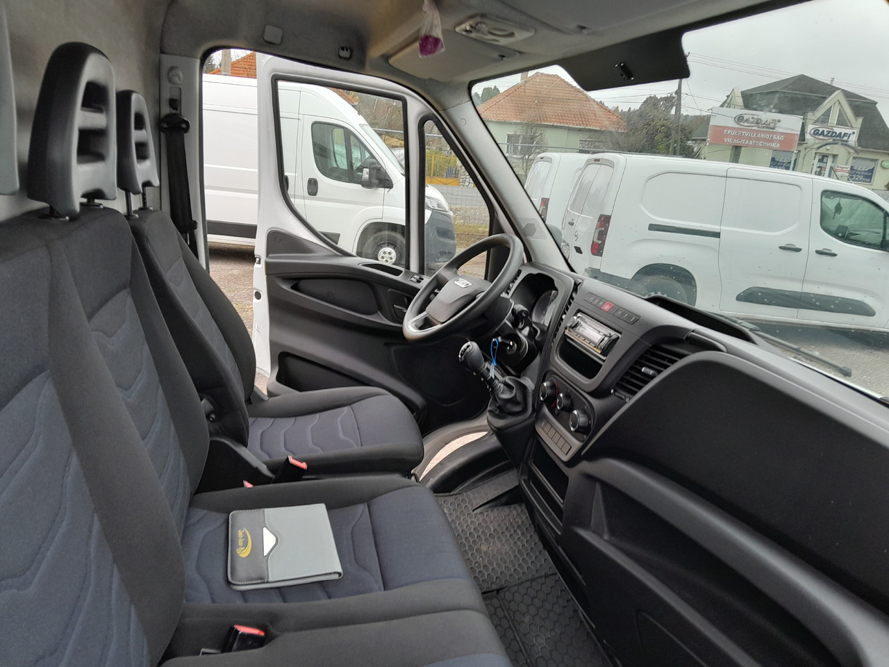Varebil med kasse IVECO Daily 35S14: billede 9