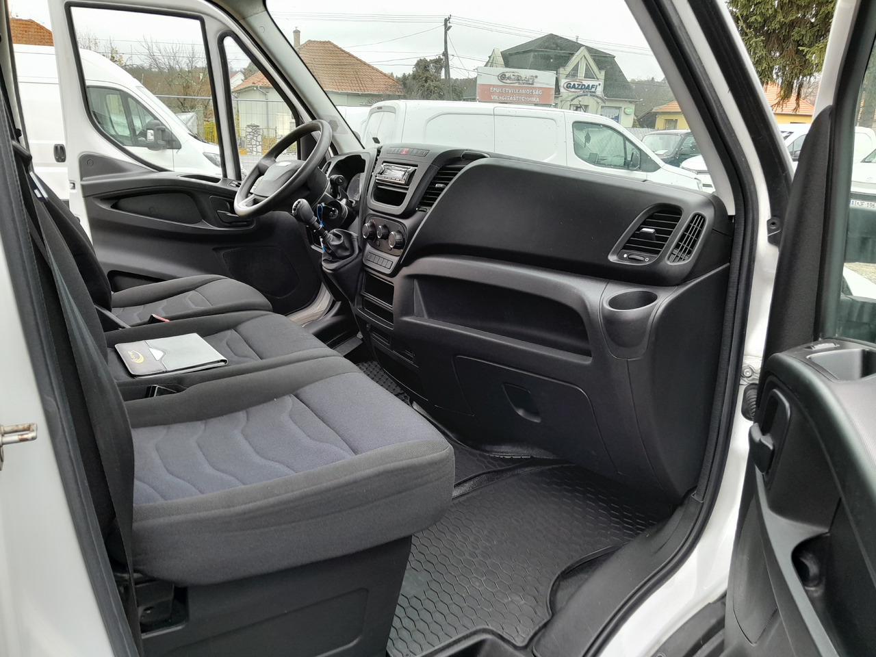 Varebil med kasse IVECO Daily 35S14: billede 7