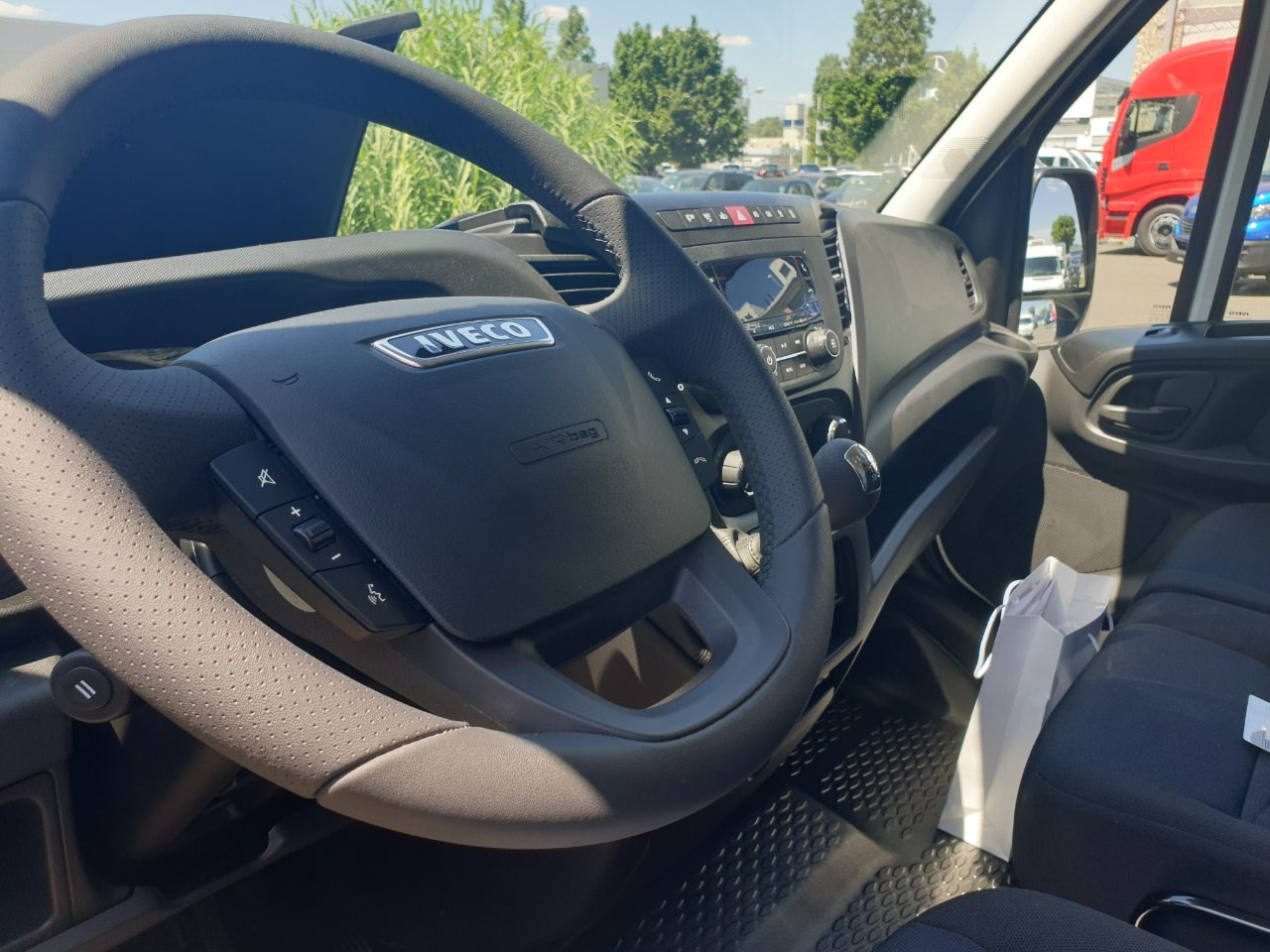 IVECO Daily 35S14 with Zanotti Z350 0°C Refrigeration (5 vehicles in stock) - Kølebil: billede 5 IVECO Daily 35S14 with Zanotti Z350 0°C Refrigeration (5 vehicles in stock) - Kølebil: billede 5