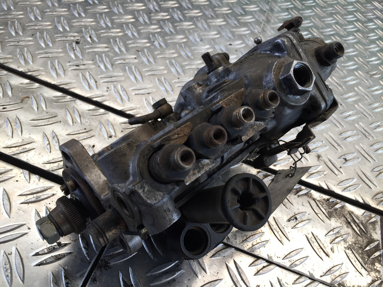 Gebrauchte Einspritzpumpe DB OM 616, Bosch - Nr. : 0 400 114 079 - Brændstofpumpe for Lastbil: billede 1 Gebrauchte Einspritzpumpe DB OM 616, Bosch - Nr. : 0 400 114 079 - Brændstofpumpe for Lastbil: billede 1