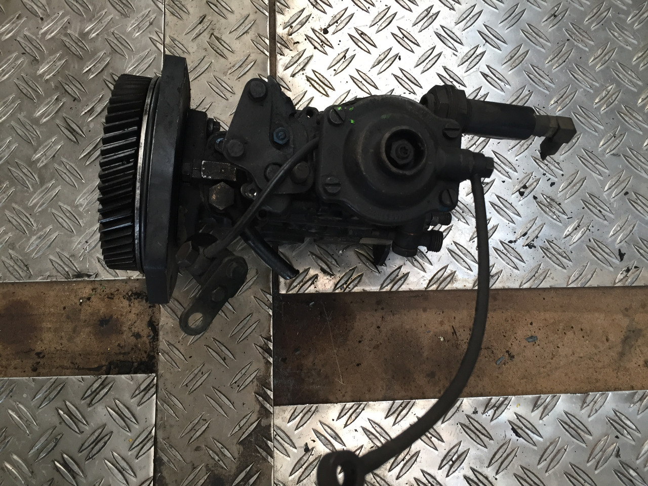 ---Gebrauchte Einspritzpumpe MAN 272, Typ D 0826 LF, Artikel - Nr. : 81.99999 - 9999 - Brændstofpumpe for Lastbil: billede 4 ---Gebrauchte Einspritzpumpe MAN 272, Typ D 0826 LF, Artikel - Nr. : 81.99999 - 9999 - Brændstofpumpe for Lastbil: billede 4