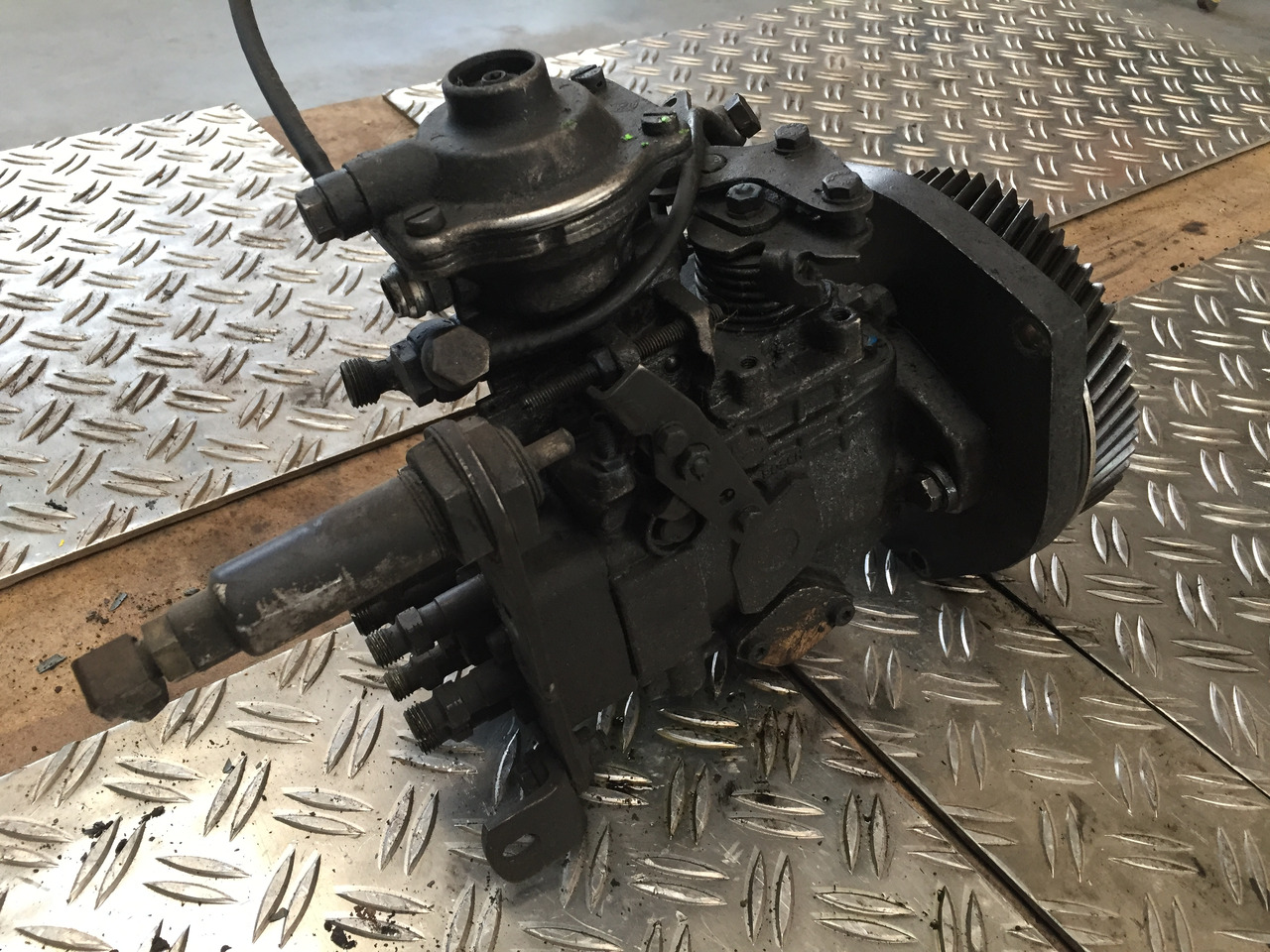 ---Gebrauchte Einspritzpumpe MAN 272, Typ D 0826 LF, Artikel - Nr. : 81.99999 - 9999 - Brændstofpumpe for Lastbil: billede 1 ---Gebrauchte Einspritzpumpe MAN 272, Typ D 0826 LF, Artikel - Nr. : 81.99999 - 9999 - Brændstofpumpe for Lastbil: billede 1