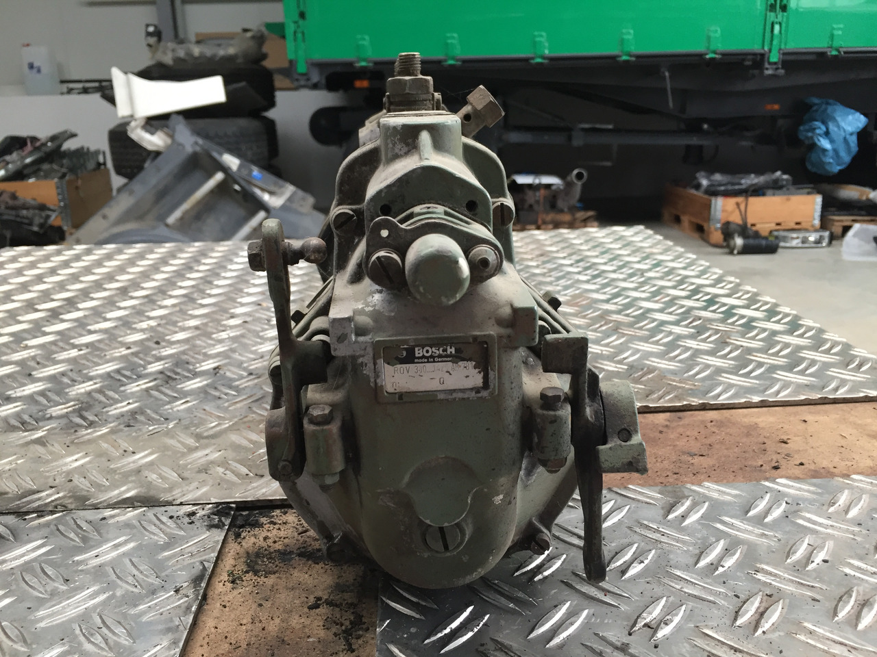 Gebrauchte Einspritzpumpe MB 813, Typ : OM 352, Bosch - Nr. : 0400 846 233 - Brændstofpumpe for Lastbil: billede 2 Gebrauchte Einspritzpumpe MB 813, Typ : OM 352, Bosch - Nr. : 0400 846 233 - Brændstofpumpe for Lastbil: billede 2