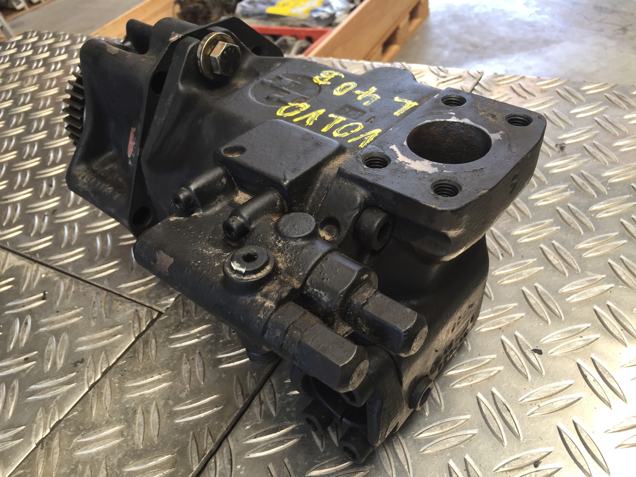 Gebrauchte Hydraulikpumpe / Lenkung VOLVO Radlader L40 B, Artikel - Nr. : 1534604 - Hydraulikpumpe for Lastbil: billede 2 Gebrauchte Hydraulikpumpe / Lenkung VOLVO Radlader L40 B, Artikel - Nr. : 1534604 - Hydraulikpumpe for Lastbil: billede 2