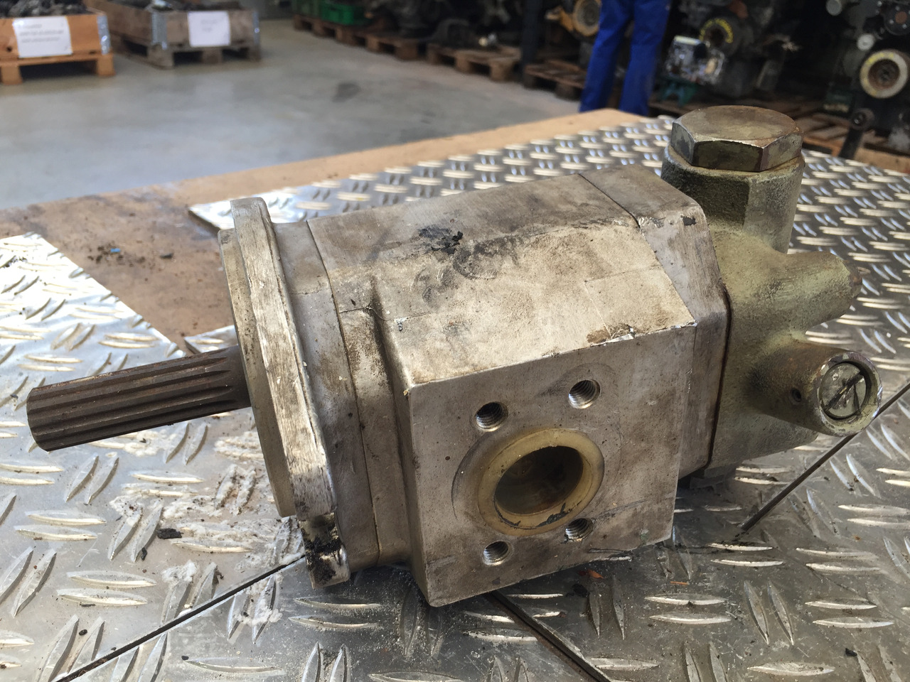 Gebrauchte Hydraulikpumpe, MAN, Artikel-Nr. : 25 - 48L383, 90 - 845 - Hydraulikpumpe for Lastbil: billede 5 Gebrauchte Hydraulikpumpe, MAN, Artikel-Nr. : 25 - 48L383, 90 - 845 - Hydraulikpumpe for Lastbil: billede 5