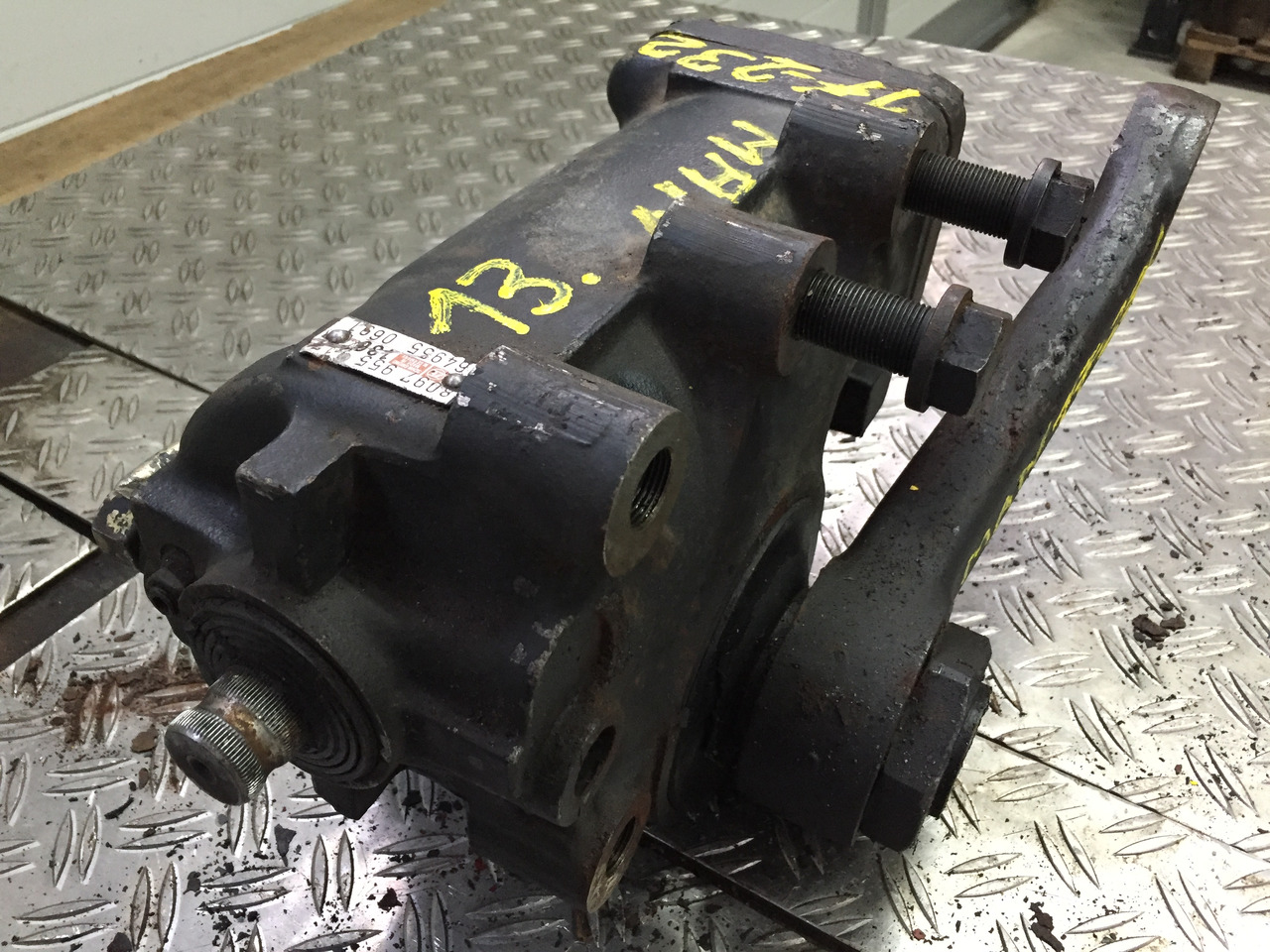 Gebrauchtes Lenkgetriebe MAN F90, 17.232, Artikel - Nr.: 81.9999 - 9999 - Styrehus for Lastbil: billede 2 Gebrauchtes Lenkgetriebe MAN F90, 17.232, Artikel - Nr.: 81.9999 - 9999 - Styrehus for Lastbil: billede 2