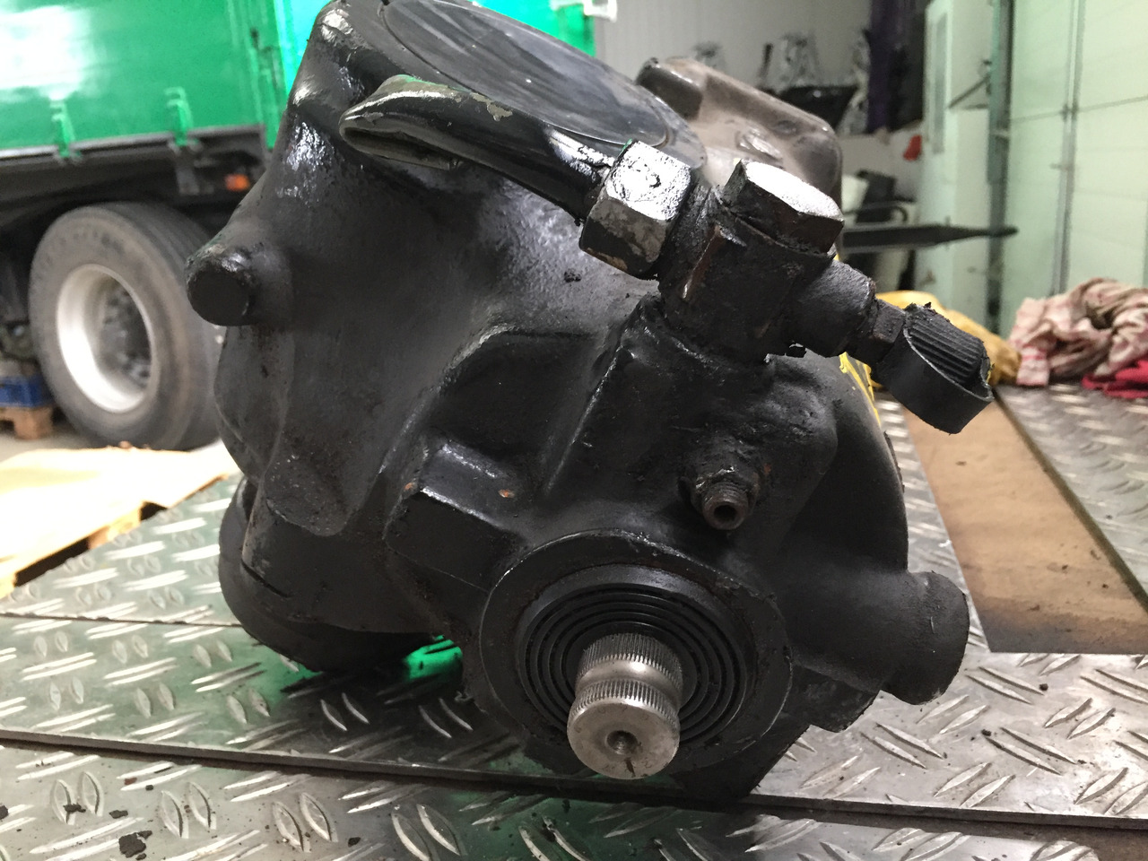 Gebrauchtes Lenkgetriebe MAN TGA 18.430, Artikel - Nr.: 81.46200-6410 - Styrehus for Lastbil: billede 4 Gebrauchtes Lenkgetriebe MAN TGA 18.430, Artikel - Nr.: 81.46200-6410 - Styrehus for Lastbil: billede 4