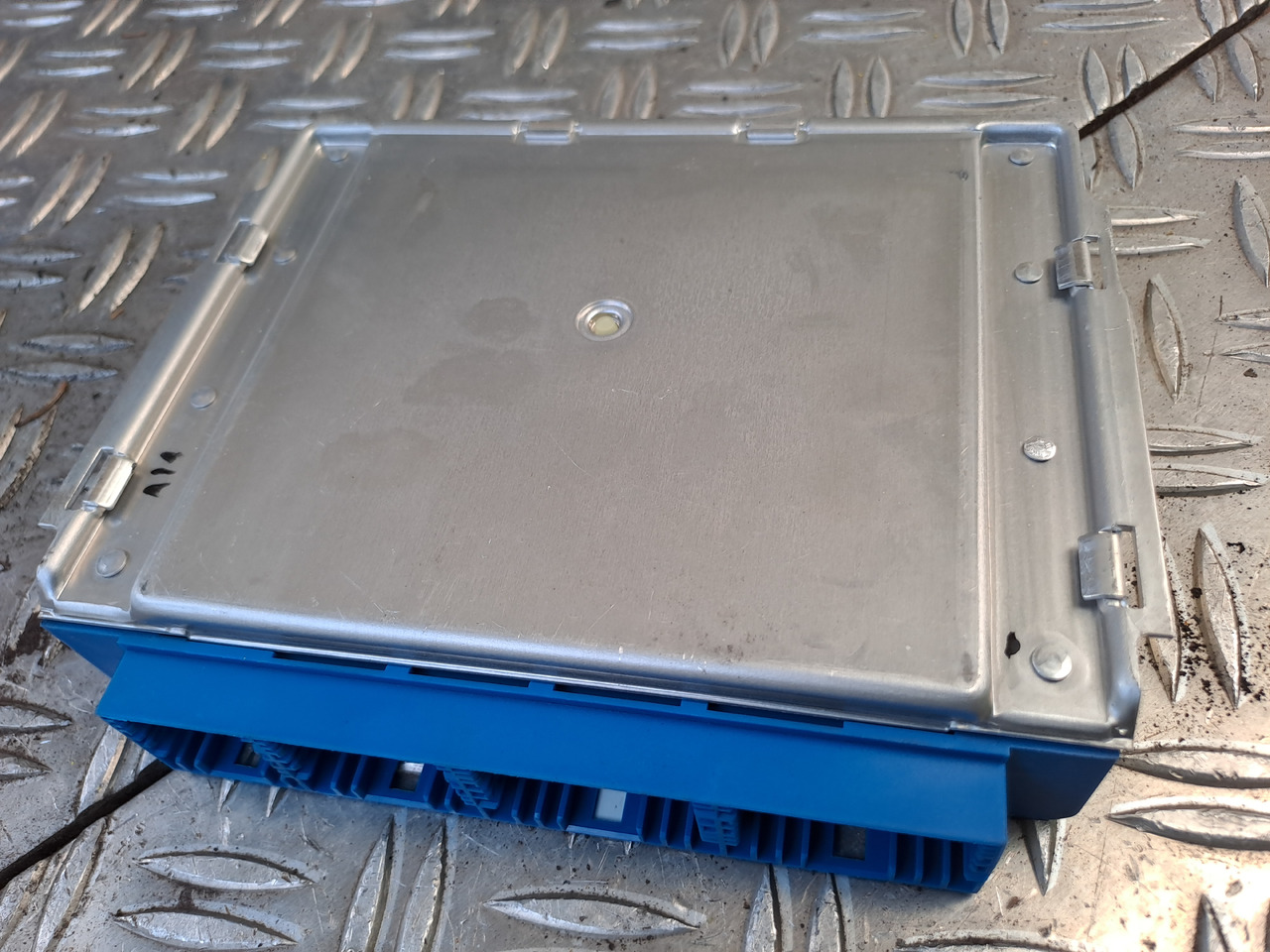 Gebrauchtes MAN TGX 26.440 EBS 5 Steuergerät 24 V , Artikel - Nr.: 81.25808 - 7053 - Kontrol blok for Lastbil: billede 2 Gebrauchtes MAN TGX 26.440 EBS 5 Steuergerät 24 V , Artikel - Nr.: 81.25808 - 7053 - Kontrol blok for Lastbil: billede 2