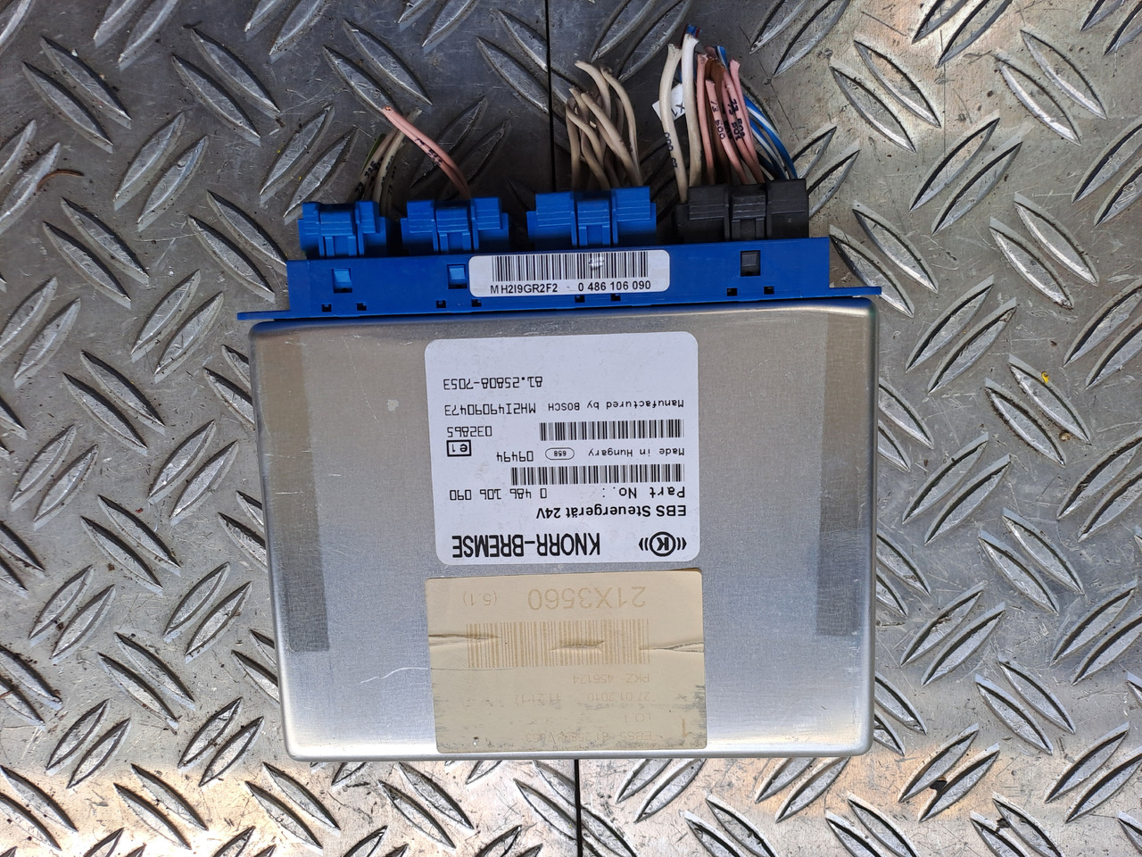 Gebrauchtes MAN TGX 26.480 Steuergerät EBS 5, elektr. Bremssystem , Artikel - Nr.: 81.25808 - 7053 - Kontrol blok for Lastbil: billede 4 Gebrauchtes MAN TGX 26.480 Steuergerät EBS 5, elektr. Bremssystem , Artikel - Nr.: 81.25808 - 7053 - Kontrol blok for Lastbil: billede 4