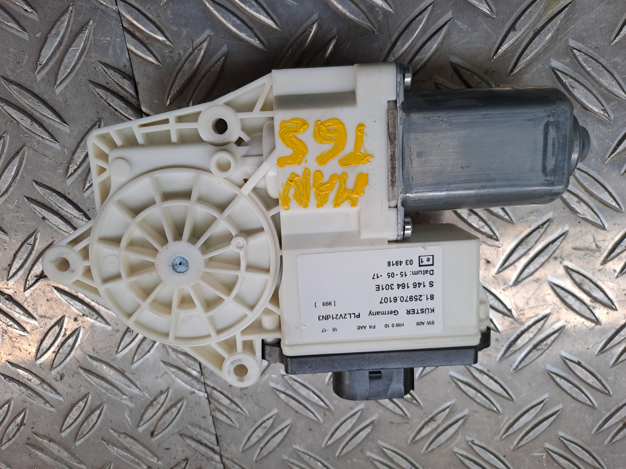 Neuwertiger MAN TGS Elektromotor Fensterheber links, Artikel - Nr. : 81.25970 - 6107 - Rudehejs for Lastbil: billede 1 Neuwertiger MAN TGS Elektromotor Fensterheber links, Artikel - Nr. : 81.25970 - 6107 - Rudehejs for Lastbil: billede 1