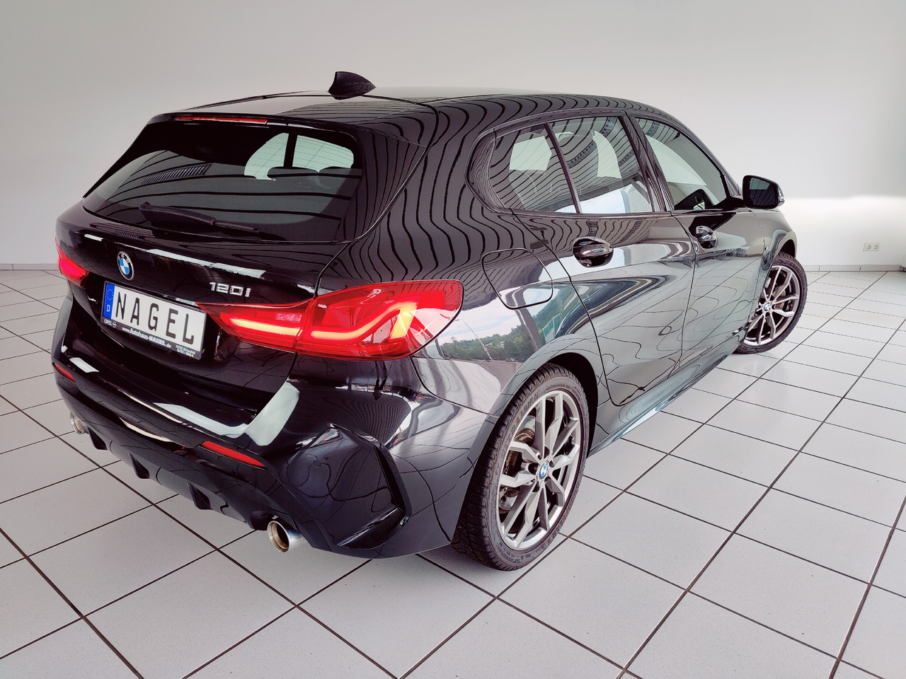 BMW 120 i M Sport RTTI LiveCockpit Head-up Navi - Sedan: billede 5 BMW 120 i M Sport RTTI LiveCockpit Head-up Navi - Sedan: billede 5