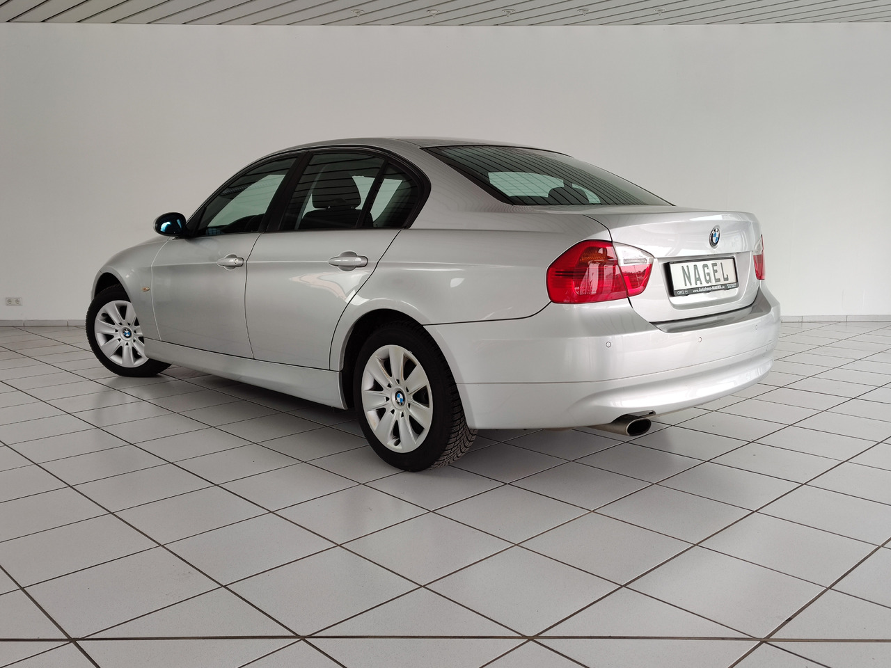 BMW 320i Audiosystem Professional, Automatik, PDC, Licht-Paket - Sedan: billede 3 BMW 320i Audiosystem Professional, Automatik, PDC, Licht-Paket - Sedan: billede 3