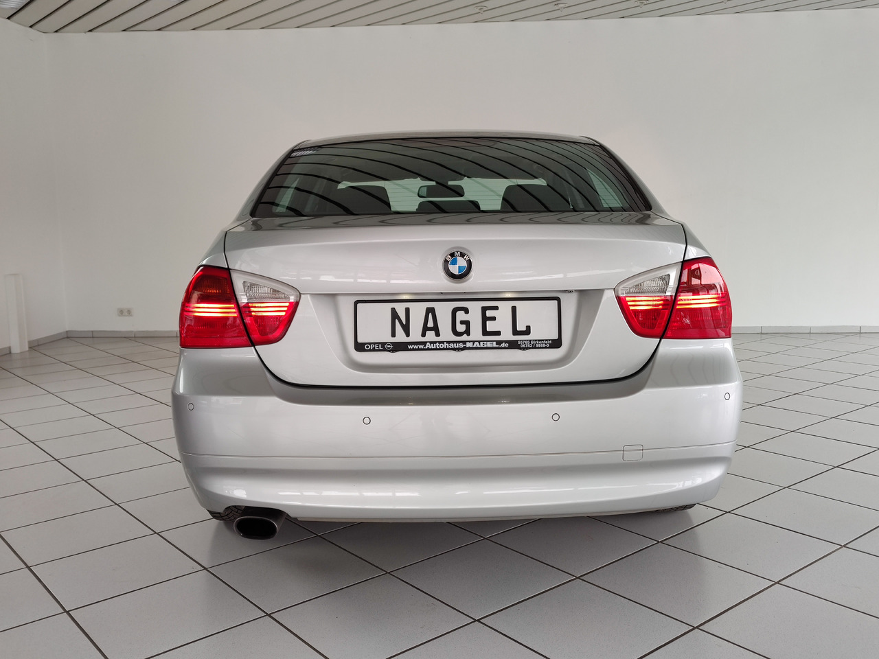 BMW 320i Audiosystem Professional, Automatik, PDC, Licht-Paket - Sedan: billede 4 BMW 320i Audiosystem Professional, Automatik, PDC, Licht-Paket - Sedan: billede 4