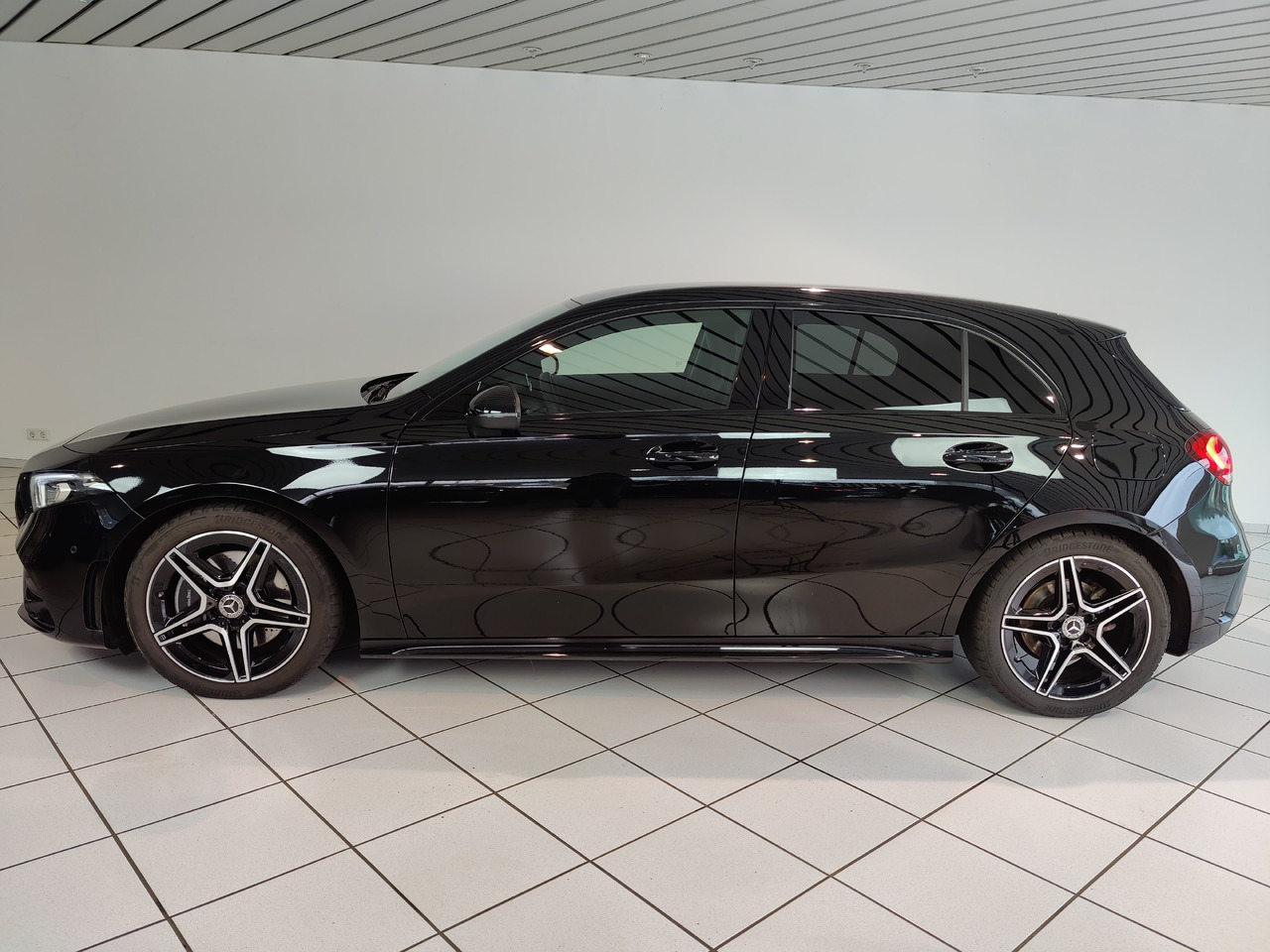 Mercedes-Benz A 220 d Navi LED Park RüKam AHK - Sedan: billede 2 Mercedes-Benz A 220 d Navi LED Park RüKam AHK - Sedan: billede 2