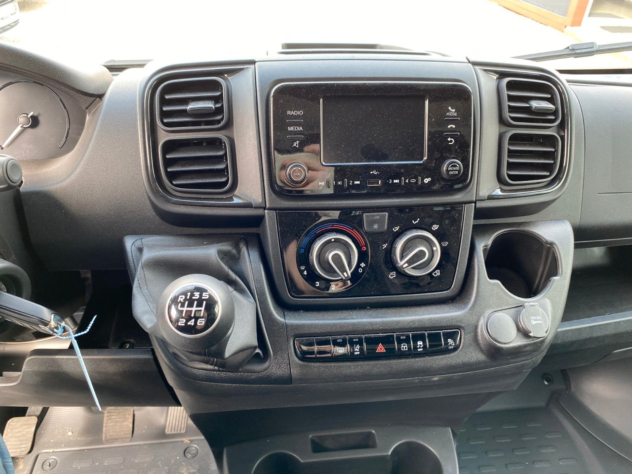 Varebil med presenning Peugeot BOXER CHC L4 HEAVY PRITSCHE+PLANE+SCHLAFKABINE: billede 11 Varebil med presenning Peugeot BOXER CHC L4 HEAVY PRITSCHE+PLANE+SCHLAFKABINE: billede 11