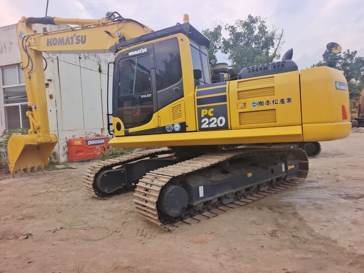 KOMATSU PC220-8 3000 UNTS IN STOCK CHINA BIGGEST SUPPLIER - Bæltegravemaskine: billede 2 KOMATSU PC220-8 3000 UNTS IN STOCK CHINA BIGGEST SUPPLIER - Bæltegravemaskine: billede 2