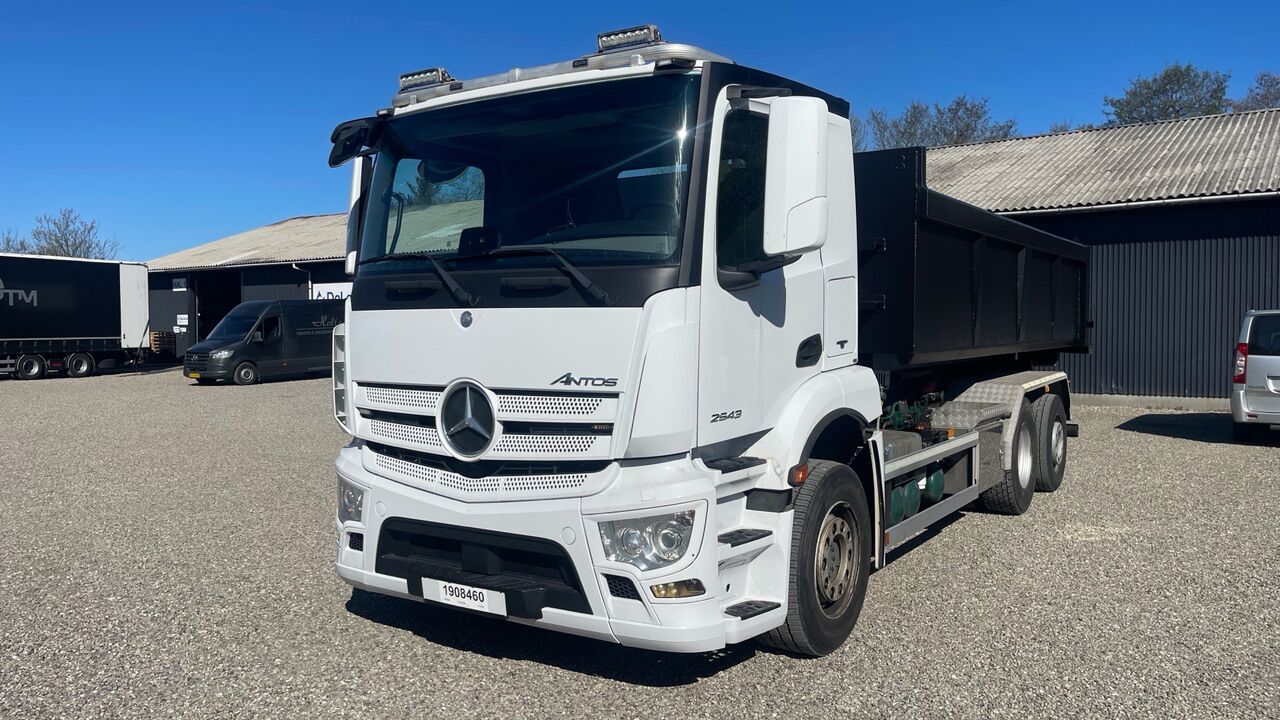 Mercedes Benz Antos 2543 - Lastbil kroghejs, Lastbil med kran: billede 2 Mercedes Benz Antos 2543 - Lastbil kroghejs, Lastbil med kran: billede 2