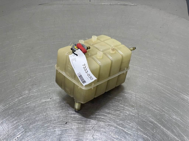 Cat 924G-227-0103-Expansion tank/Ausgleichsbehälter - Motor for Entreprenørmaskin: billede 1 Cat 924G-227-0103-Expansion tank/Ausgleichsbehälter - Motor for Entreprenørmaskin: billede 1