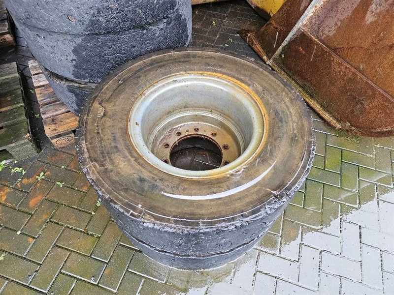 Liebherr 12.00-20 SOLID - Tire/Reifen/Band - Dæk og fælge for Entreprenørmaskin: billede 3 Liebherr 12.00-20 SOLID - Tire/Reifen/Band - Dæk og fælge for Entreprenørmaskin: billede 3