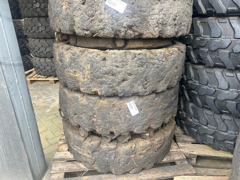Liebherr A934C-12.00-20-Tire/Reifen/Band - Dæk og fælge for Entreprenørmaskin: billede 2 Liebherr A934C-12.00-20-Tire/Reifen/Band - Dæk og fælge for Entreprenørmaskin: billede 2