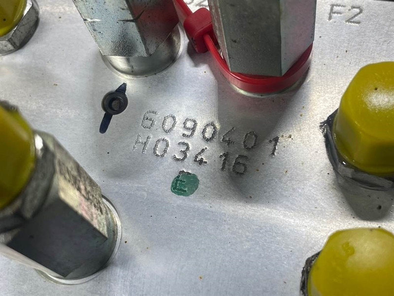 Hydraulik for Entreprenørmaskin Mecalac 12MTX-6090401-Servo valve/Servoventil/Servoventiel: billede 12