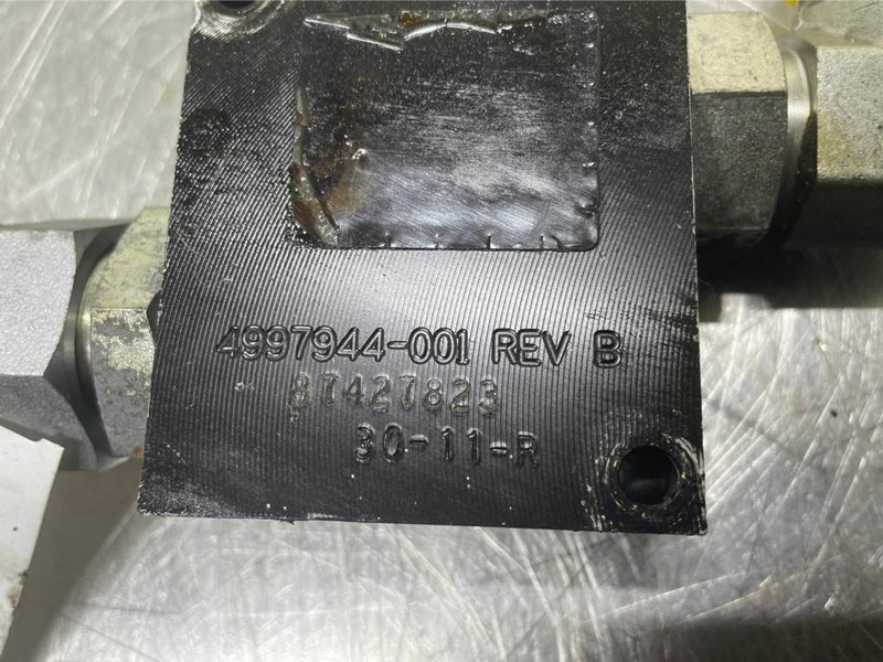 New Holland W110C-Eaton 4997944-001-Valve/Ventile/Ventiel - Hydraulik for Entreprenørmaskin: billede 4 New Holland W110C-Eaton 4997944-001-Valve/Ventile/Ventiel - Hydraulik for Entreprenørmaskin: billede 4