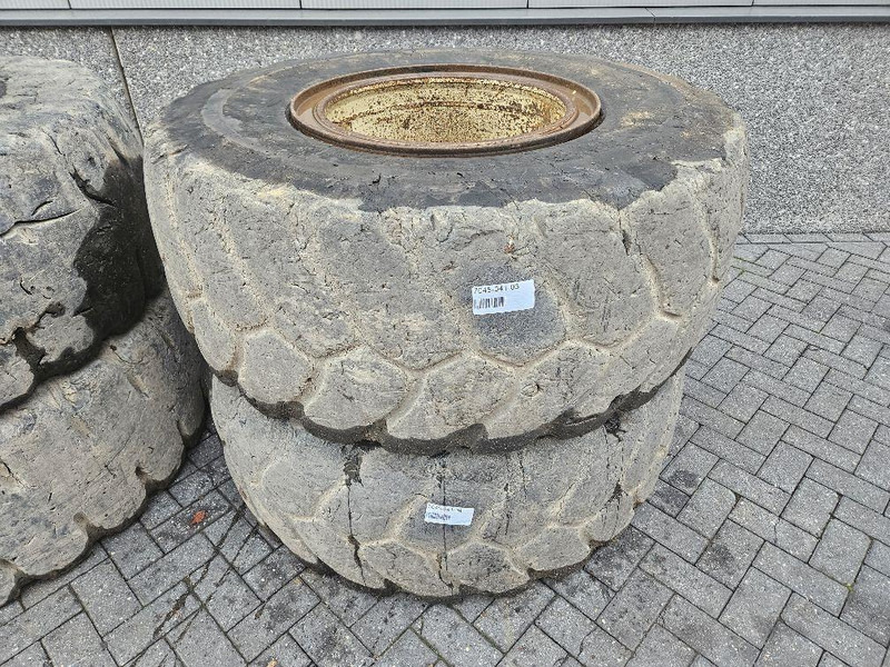 Terex TL260S-Banden 20.5-R25-Solid wheels / Full Gummi - Dæk og fælge for Entreprenørmaskin: billede 2 Terex TL260S-Banden 20.5-R25-Solid wheels / Full Gummi - Dæk og fælge for Entreprenørmaskin: billede 2