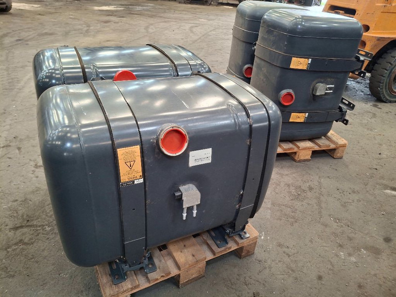 Mercedes-Benz 290L - Brændstoftank: billede 1 Mercedes-Benz 290L - Brændstoftank: billede 1