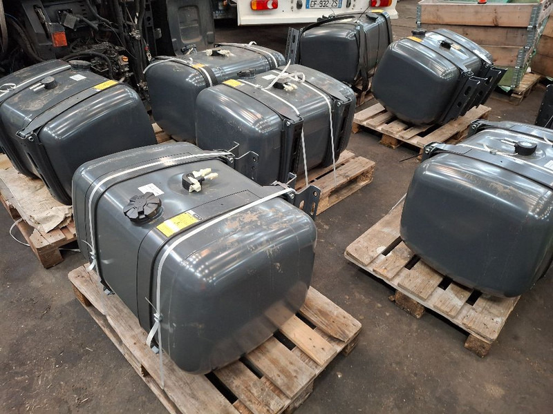 Mercedes-Benz 290L - Brændstoftank: billede 2 Mercedes-Benz 290L - Brændstoftank: billede 2