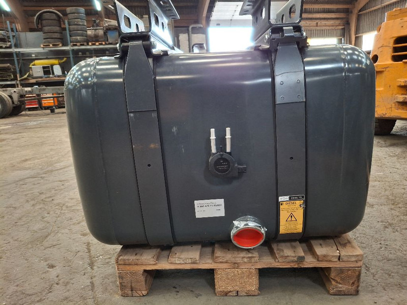 Mercedes-Benz 290L - Brændstoftank: billede 5 Mercedes-Benz 290L - Brændstoftank: billede 5