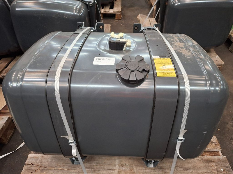 Mercedes-Benz 290L - Brændstoftank: billede 1 Mercedes-Benz 290L - Brændstoftank: billede 1