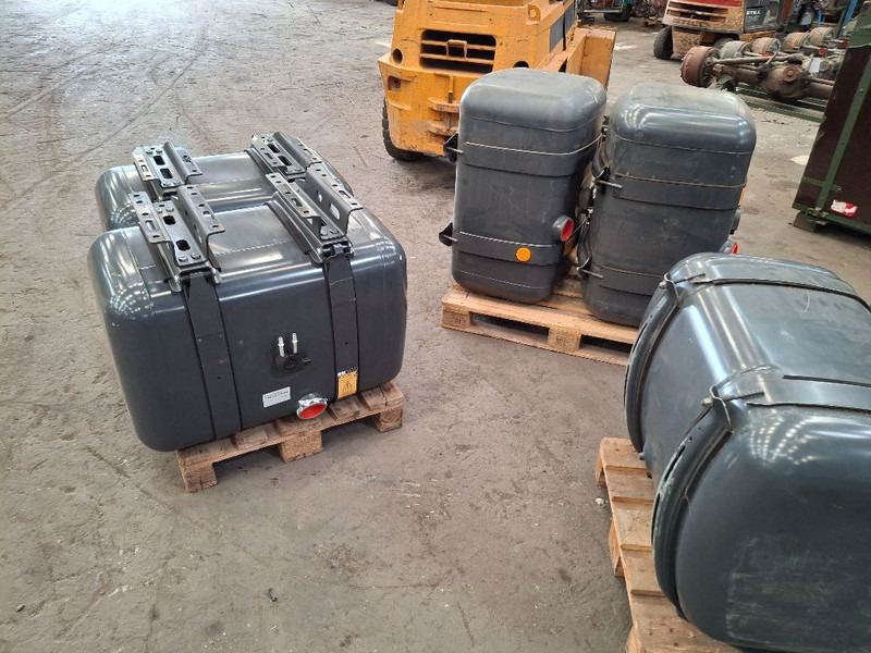 Mercedes-Benz 290L - Brændstoftank: billede 4 Mercedes-Benz 290L - Brændstoftank: billede 4