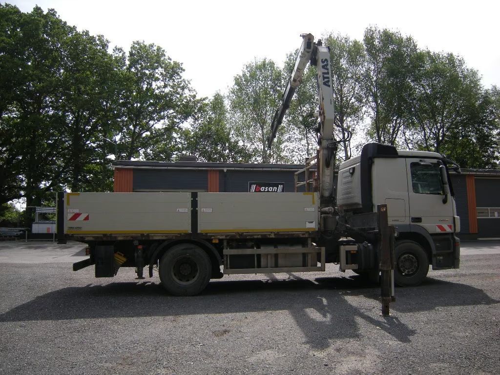 Mercedes-Benz ACTROS 1848, Pritsche mit Kran Atlas 240.2E-A4 - Lastbil med lad, Lastbil med kran: billede 2 Mercedes-Benz ACTROS 1848, Pritsche mit Kran Atlas 240.2E-A4 - Lastbil med lad, Lastbil med kran: billede 2