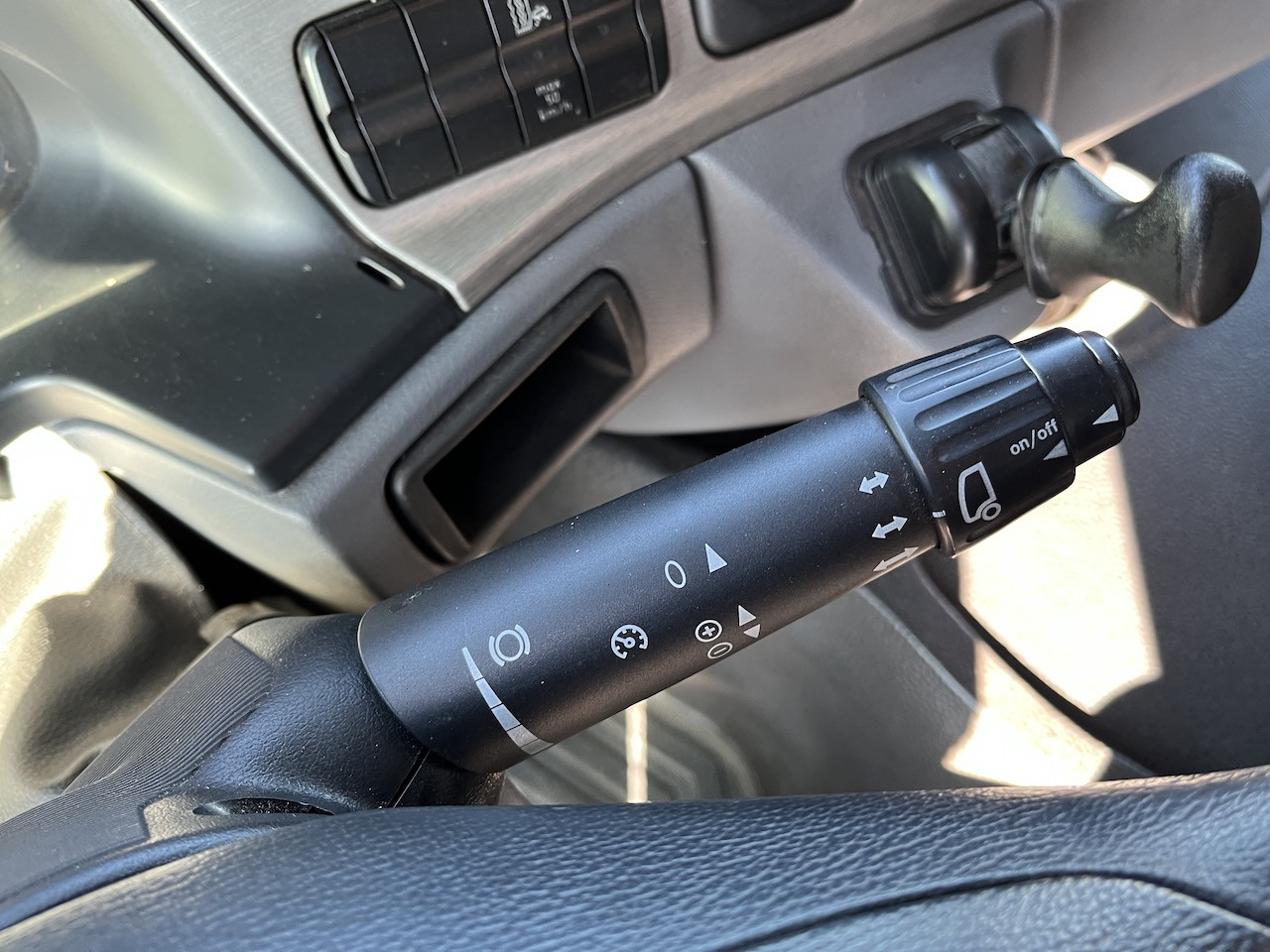 Mercedes-Benz 2541 6x2 Atlas 135.2E Pritsche 8,20 m - Lastbil med presenning, Lastbil med kran: billede 4 Mercedes-Benz 2541 6x2 Atlas 135.2E Pritsche 8,20 m - Lastbil med presenning, Lastbil med kran: billede 4