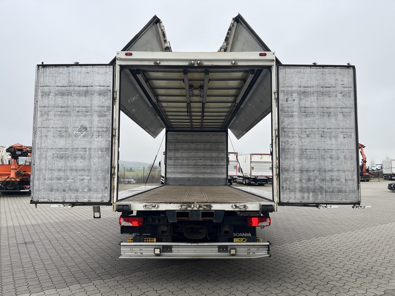 Scania R 450 6x2 Geränke Lenkachse Retarder - Til transport af drikkevarer lastbil: billede 5 Scania R 450 6x2 Geränke Lenkachse Retarder - Til transport af drikkevarer lastbil: billede 5