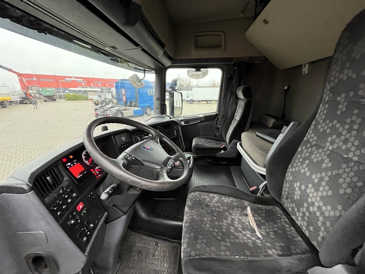 Scania R 450 6x2 Geränke Lenkachse Retarder - Til transport af drikkevarer lastbil: billede 4 Scania R 450 6x2 Geränke Lenkachse Retarder - Til transport af drikkevarer lastbil: billede 4