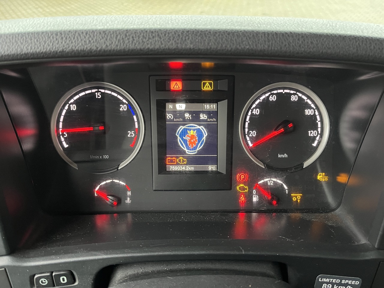 Scania R 450 6x2 Geränke Lenkachse Retarder - Til transport af drikkevarer lastbil: billede 5 Scania R 450 6x2 Geränke Lenkachse Retarder - Til transport af drikkevarer lastbil: billede 5