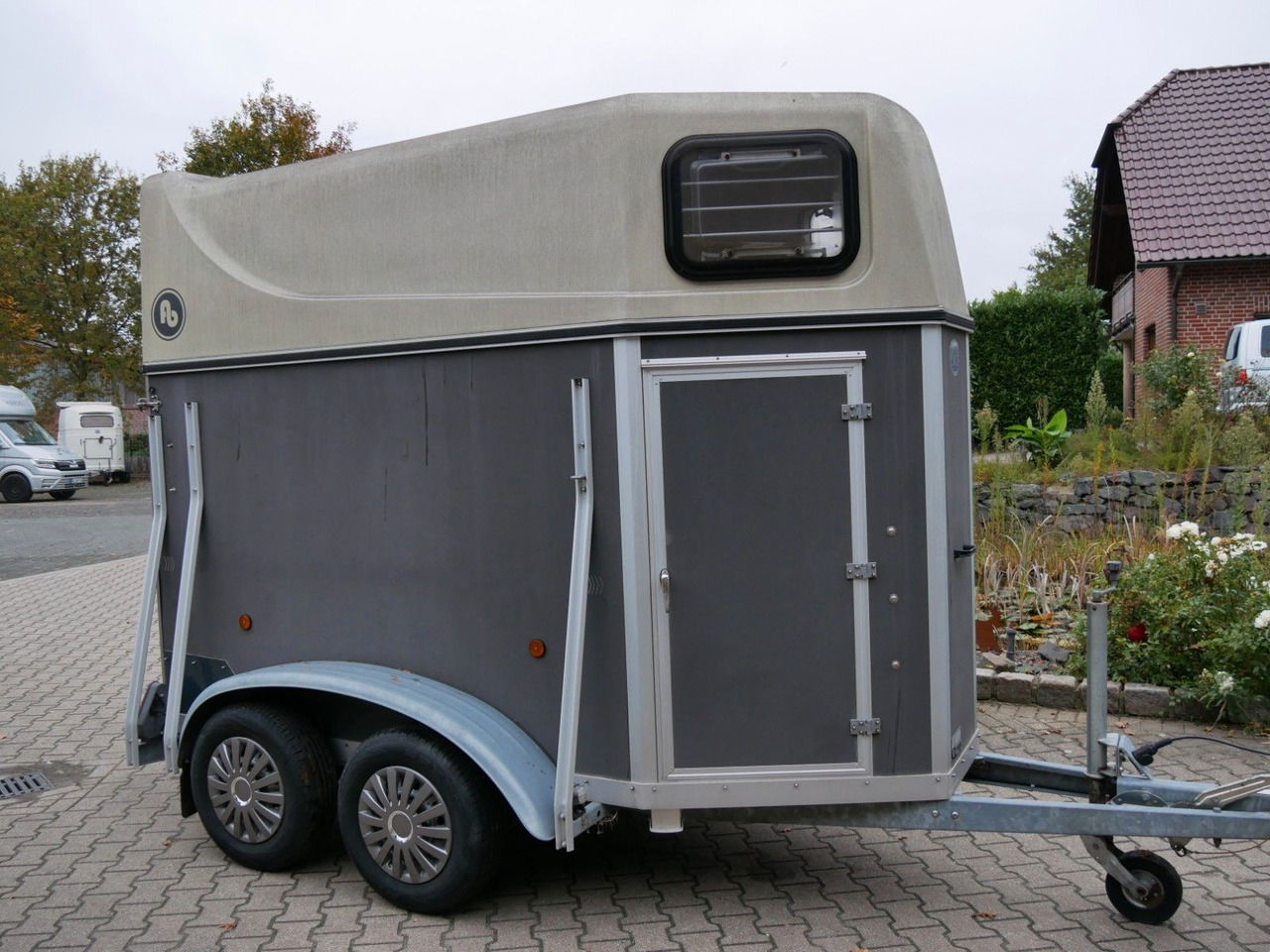 Blomert 1,5 Pferde Holz Poly - Veetransport påhængsvogn: billede 1 Blomert 1,5 Pferde Holz Poly - Veetransport påhængsvogn: billede 1