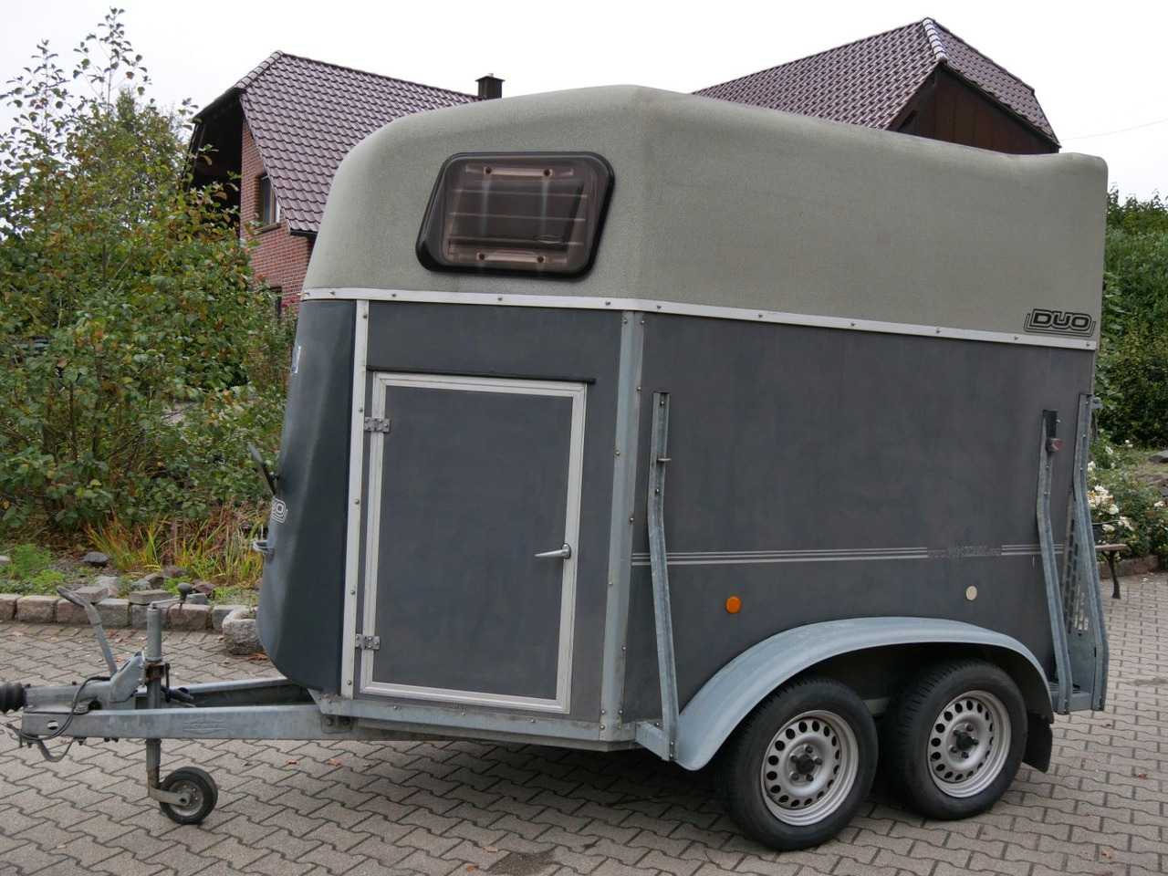 Böckmann Duo mit Sattelkammer - Veetransport påhængsvogn: billede 1 Böckmann Duo mit Sattelkammer - Veetransport påhængsvogn: billede 1