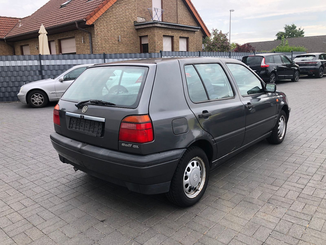 Volkswagen Golf 1.8 GL Klima - Sedan: billede 2 Volkswagen Golf 1.8 GL Klima - Sedan: billede 2