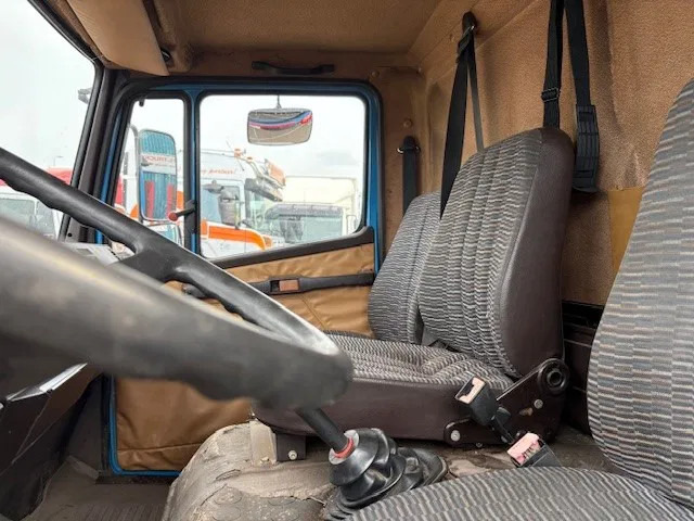 Biltransportør lastbil Mercedes-Benz LK 814 RECOVERY TRUCK / CAR-MACHINE TRANSPORTER (6-CILINDER / MANUAL GEARBOX / FULL STEEL SUSPENSION / WINCH / HYDRAULIC RAMPS): billede 15 Biltransportør lastbil Mercedes-Benz LK 814 RECOVERY TRUCK / CAR-MACHINE TRANSPORTER (6-CILINDER / MANUAL GEARBOX / FULL STEEL SUSPENSION / WINCH / HYDRAULIC RAMPS): billede 15