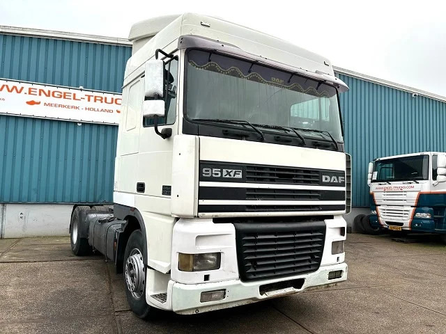 DAF 95.380 XF SPACECAB (EURO 2 (MECHANICAL PUMP & INJECTORS) / ZF16 MANUAL GEARBOX / AIRCONDITIONING) - Trækker: billede 2 DAF 95.380 XF SPACECAB (EURO 2 (MECHANICAL PUMP & INJECTORS) / ZF16 MANUAL GEARBOX / AIRCONDITIONING) - Trækker: billede 2