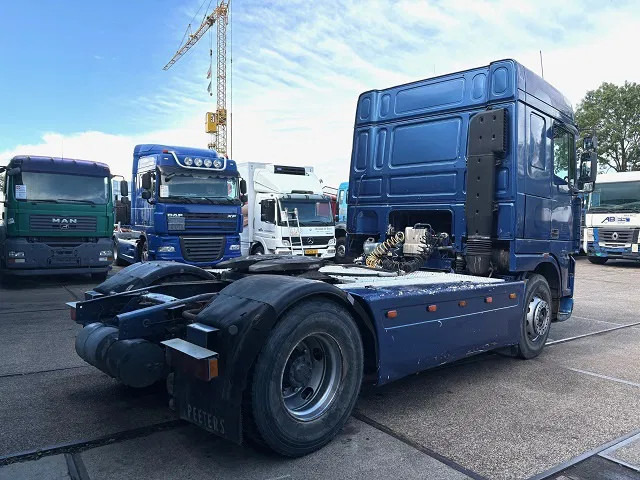 DAF 95.380 XF SPACECAB (EURO 2 / ZF16 MANUAL GEARBOX / HYDRAULIC KIT / P.T.O. / SIDE SKIRTS / AIRCONDITIONING) - Trækker: billede 3 DAF 95.380 XF SPACECAB (EURO 2 / ZF16 MANUAL GEARBOX / HYDRAULIC KIT / P.T.O. / SIDE SKIRTS / AIRCONDITIONING) - Trækker: billede 3